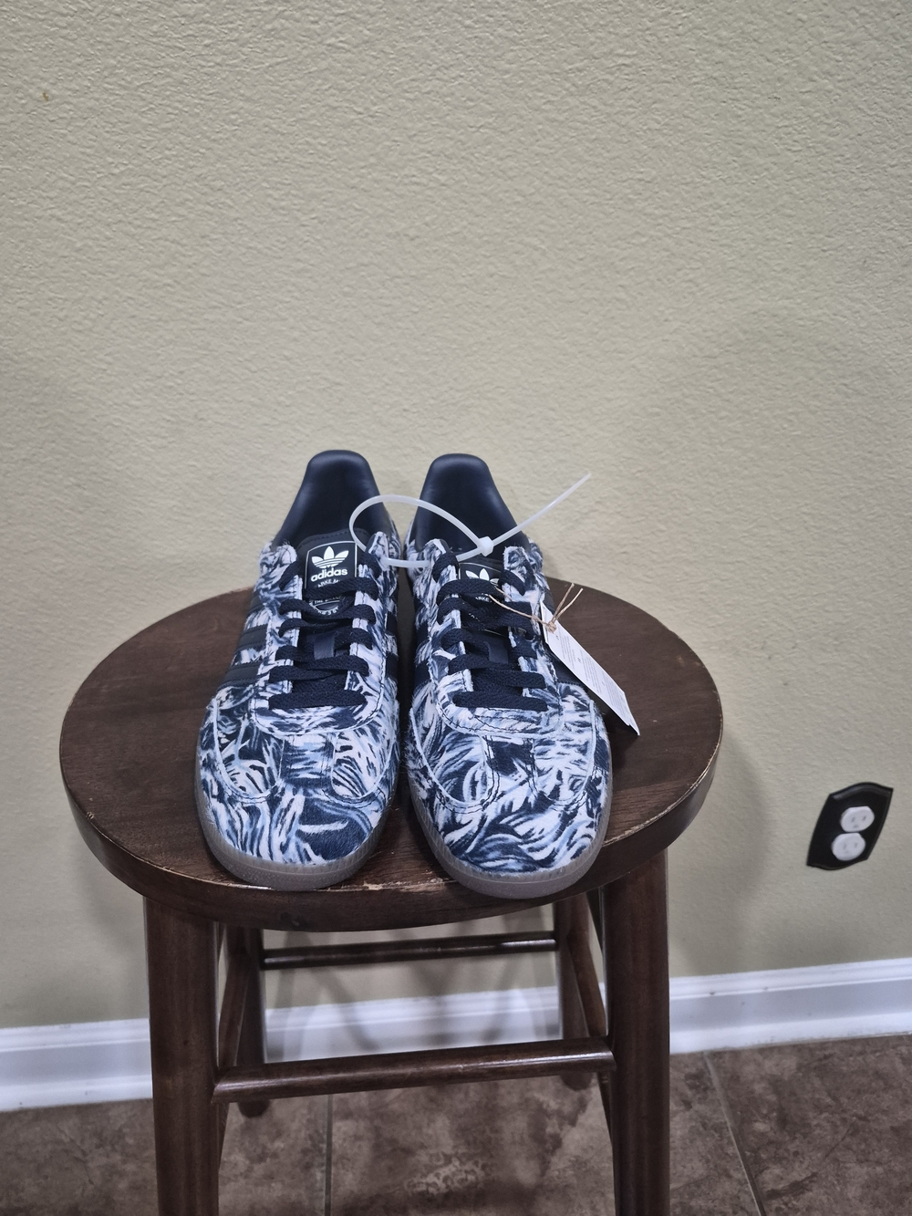 Adidas Samba OG Women’s Navy & White Swirl Pattern Sneakers Size 10.5